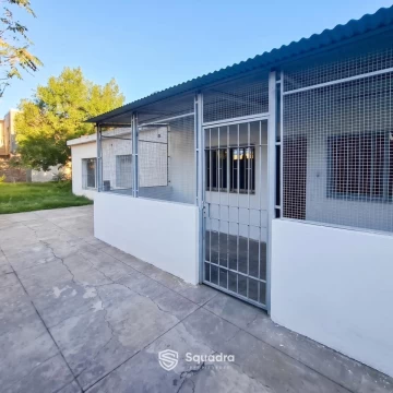 VENTA - Pasillo en PH con dos propiedades individuales y gran terreno - Alvear, Rosario.