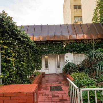 Casa a reciclar sobre lote de 300 m² en La Plata