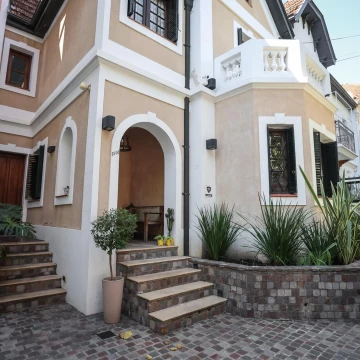 Venta - Casa Estilo Inglés - Belgrano R - Frente a San Patricio
