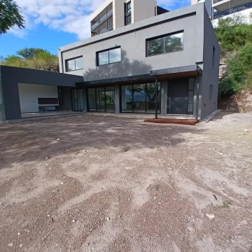 Casa en  Country La Cuesta, 3 dormitorios, a estrenar!!