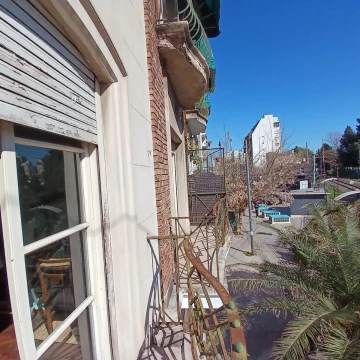 Departamento de 3 ambientes con dependencia y patio en Belgrano