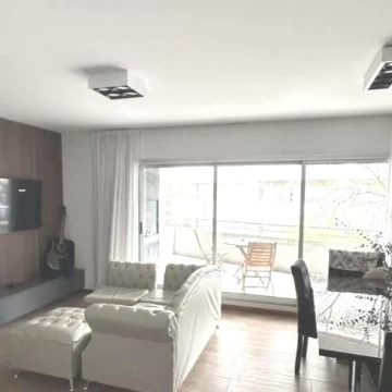 LUMINOSO Piso 4 Ambientes amueblado con balcón y parilla en Belgrano
