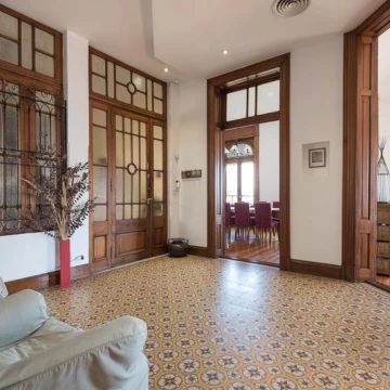 Semipiso 8 Amb con 2 dependencias, Balcones frances, Terazza y Baulera en Monserrat APTO CREDITO
