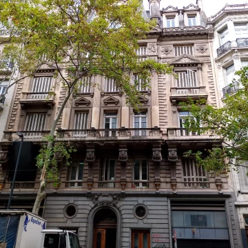 ALQUILER DE OFICINAS EN PRESTIGIOSO EDIFICIO RECICLADO