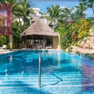 Alizes Condominium 1 Bedroom, One Block from the Sea
