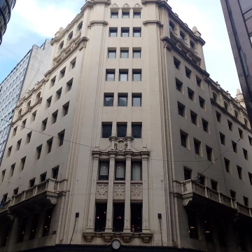 ALQUIER DE LOCAL EN IMPORTANTE EDIFICIO