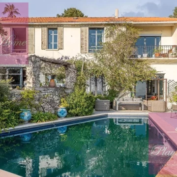 Charming house with sea view and pool in Bompard (13007) Marseille France