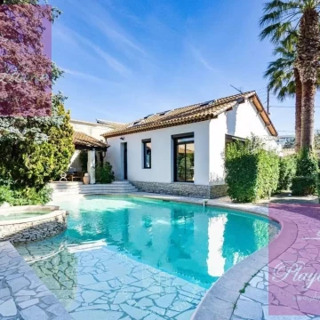 HOUSE WITH POOL AND OUTBUILDINGS - VIEILLE CHAPELLE – 13008 MARSEILLE, FRANCE