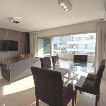 AMPLIO Piso 4 Ambientes amueblado con balcón, parrilla y cochera en Belgrano