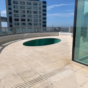 Venta departamento con piscina propia y cocheras