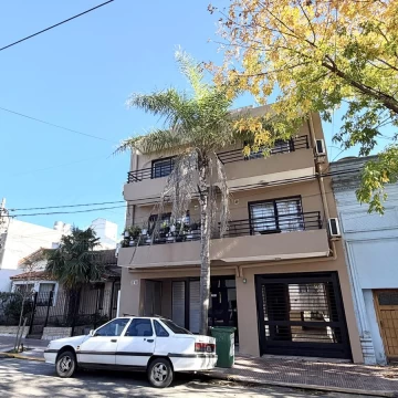 Departamento 2 Ambientes Con Balcón y Cochera