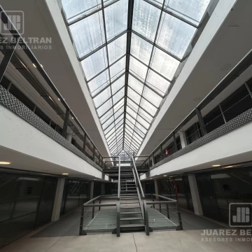 Oficinas en alquiler sobre Avenida Colón al 4000