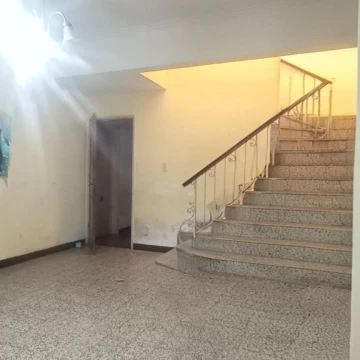 SE VENDE CASA A REFACCIONAR 