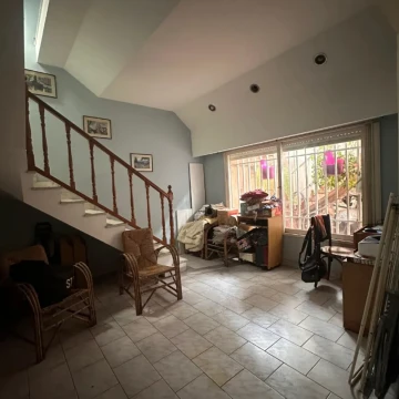 CASA DOS PLANTAS DE 4 DORMITORIOS
