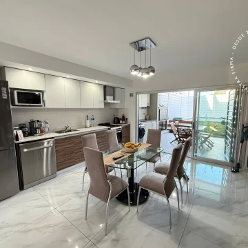 Toma departamento como parte de pago -Triplex en venta de 4 ambientes - Villa Ballester.
