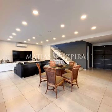 Casa en venta álvarez Del Bosque 4 ambientes