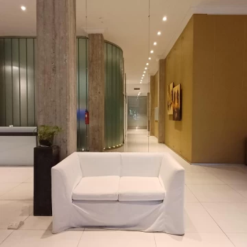 Oficina en Retiro 2 despachos, 3 salas de reuniones y 2 salas extra más amplio espacio multifunción.