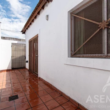 PH 3 ambientes en Venta en Villa Ballester con Patio.