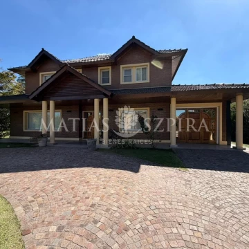 Venta de Casa 5 Ambientes en Boca Raton, Pilar con pileta climatizada