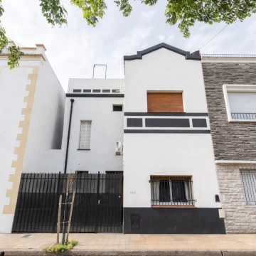 Casa en venta 4 dormitorios, 2 baños, patio y terraza en Liniers - financiación