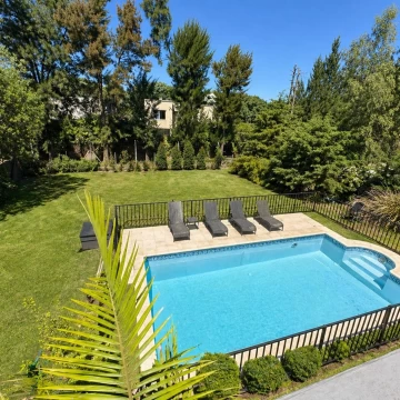Hermosa casa en venta en Barrio San Francisco
