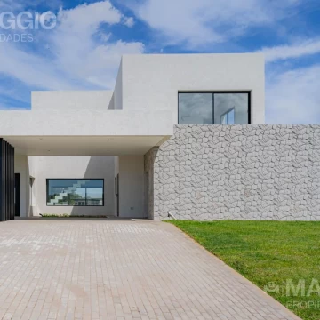 Casa en  Venta Barrio Aluen Ezeiza