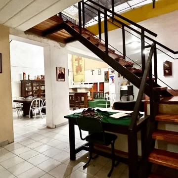 VENTA CASA EN LOTE DE 146 M2 TOTALES. IDEAL USO COMERCIAL DEPOSITO O TALLER. SAN CRISTOBAL.