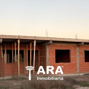Terreno con casa en construccion