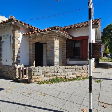Venta Casa cuatro ambientes con garage fijo en San Juan, Mar del Plata