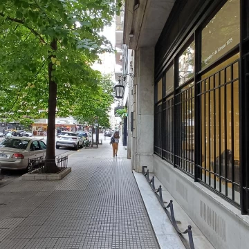 Local en Retiro Amplio espacio multifunción con 2 despachos, 3 salas de reuniones y 2 salas extra.