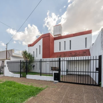 CASA | 4 AMBIENTES | MODERNA | GRAN FONDO |