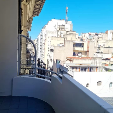 Departamento de 3 Ambientes en  Venta - Balcón - Tribunales