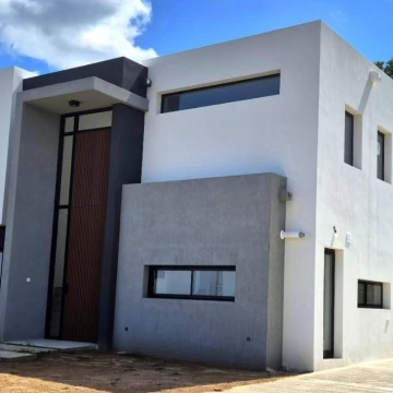 VENTA CASA 5 AMBIENTES A LA RESERVA PUERTOS DEL LAGO  SECTOR NATIVAS FINANCIA EXCELENTE ORIENTACION