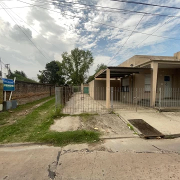 complejo de 3 departamentos en venta en lujan saavedra 814