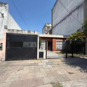 Casa 3 ambientes venta Villa Luzuriaga
