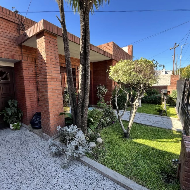 Casa 4 ambientes en Venta en Moron 