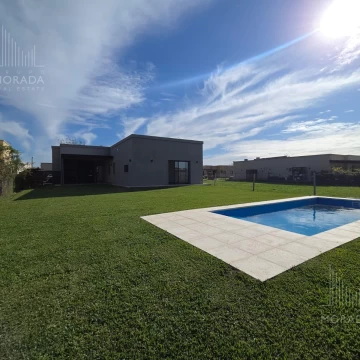 VENTA CASA PILAR CON PILETA