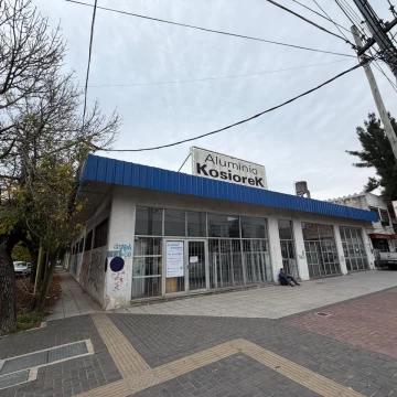 Excelente Local en esquina - Berazategui