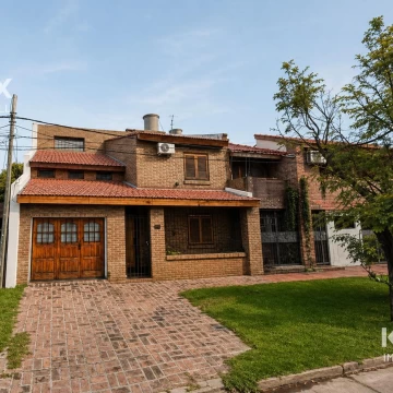 Casa en venta en La Plata, Tolosa