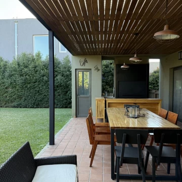 Casa en venta de 4 ambientes con pileta en Vila Marina, Villanueva