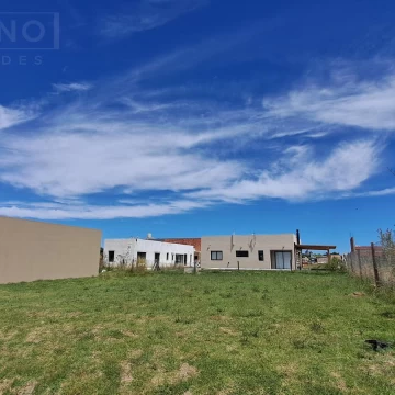 LDO. Venta Lote 306m2 acceso a todos los servicios. Las Marias. Capilla del Señor