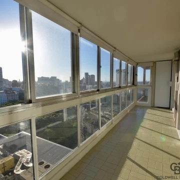 Departamento muy luminoao, piso alto con vista a la ciudad