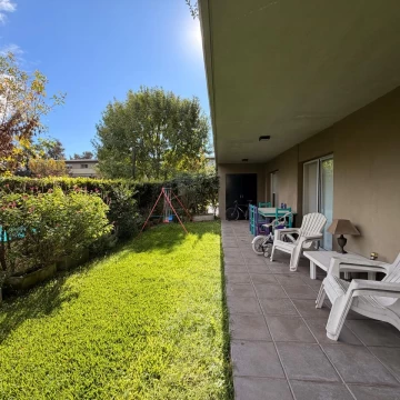 Departamento en  Bosque Alto 3 ambientes con gran orientación y jardín a la pileta - 2 cocheras