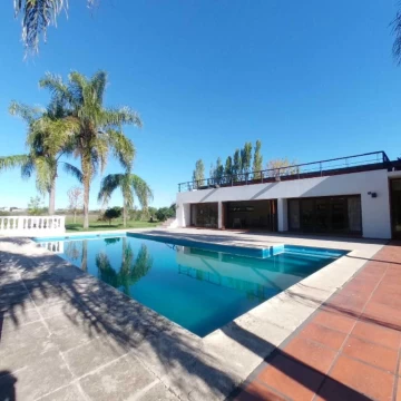 Casa Quinta la plata 3 dormitorios, quincho y pileta