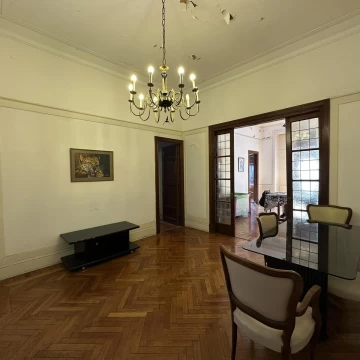 Venta - Departamento 7 amb al frente en Balvanera - Permuta