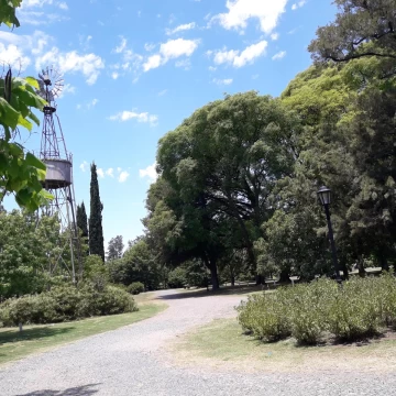 Gran Terreno de 2250 m2 en Club de Campo San Francisco, Manzanares Pilar