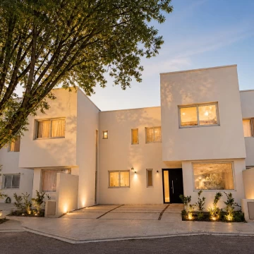 VENTA CASA Duplex con Jardin y terraza 5 AMB. en Lomas  de San Isidro A ESTRENAR!
