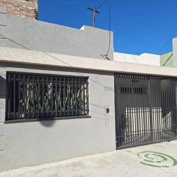 CASA DE 2 DORMITORIOS BARRIO SARMIENTO