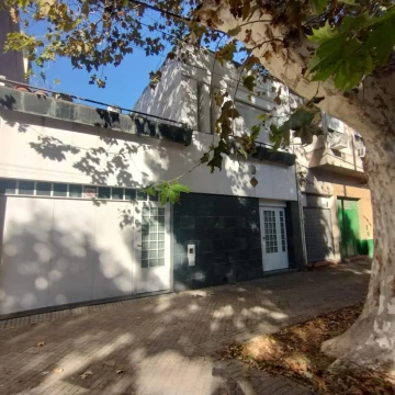 Casa en venta de tres dormitorios en Barrio Parque Rosario