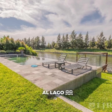 A laguna con 4 dormitorios en venta casa en Virazón - Nordelta.